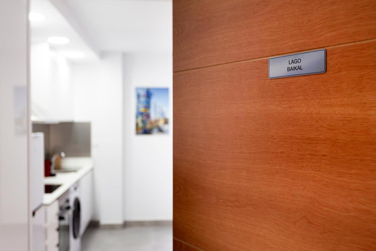 8 Lacus Baikal L'Hospitalet de Llobregat Buitenkant foto
